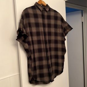 ZARA men’s short sleeve frayed button down shirt